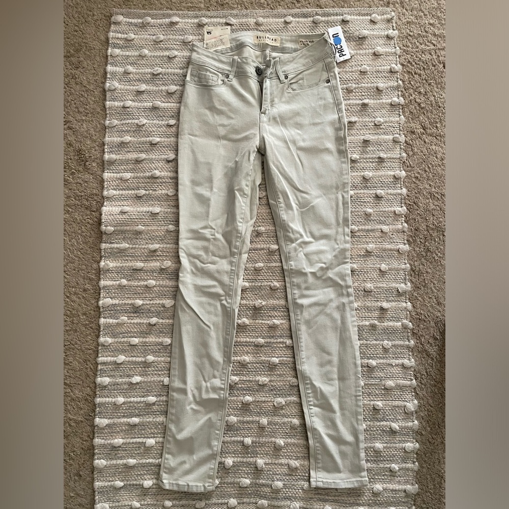 NWT Bullhead size Juniors 3 Regular Skinniest jeans Ice Blue